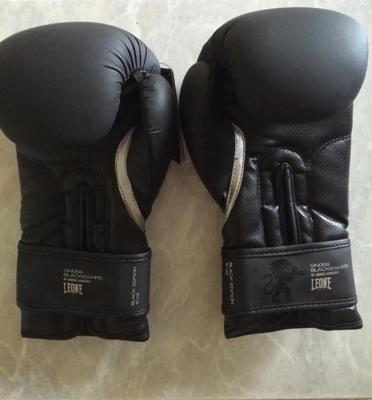 Leone 1947 Striker GN059 Guantoni Boxe 16 oz Rosso
