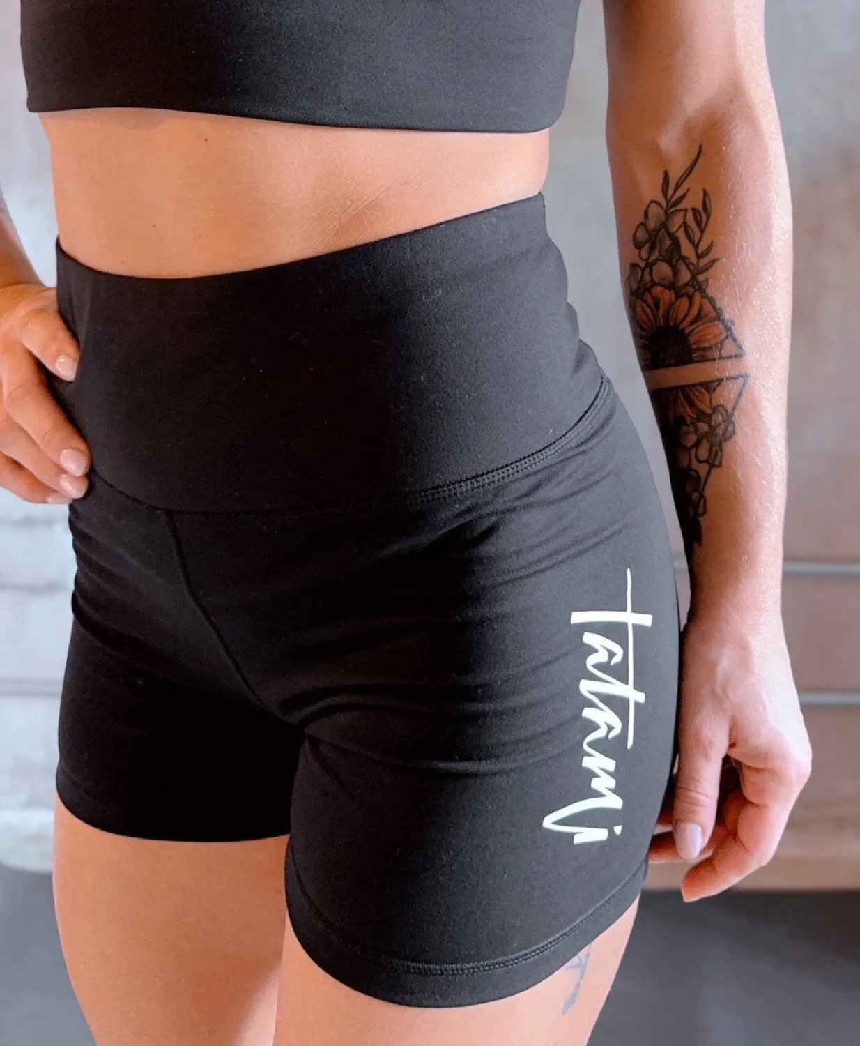 Tatami Fightwear Rupture shorts compressione donna neri aderenti