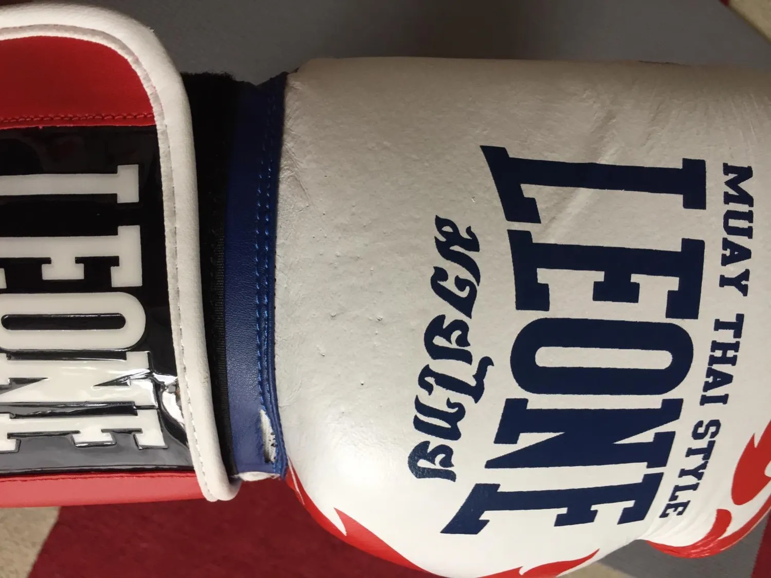 Leone 1947 Muay Thai Single Guantoni Boxe 10 oz Pelle Neri