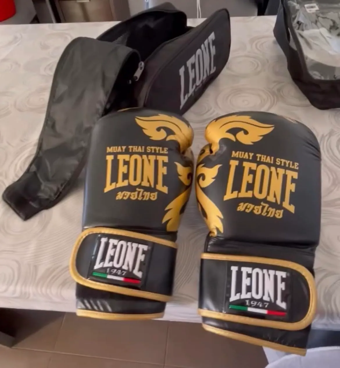 Leone 1947 Maori Guanti boxe neri 16 OZ pelle