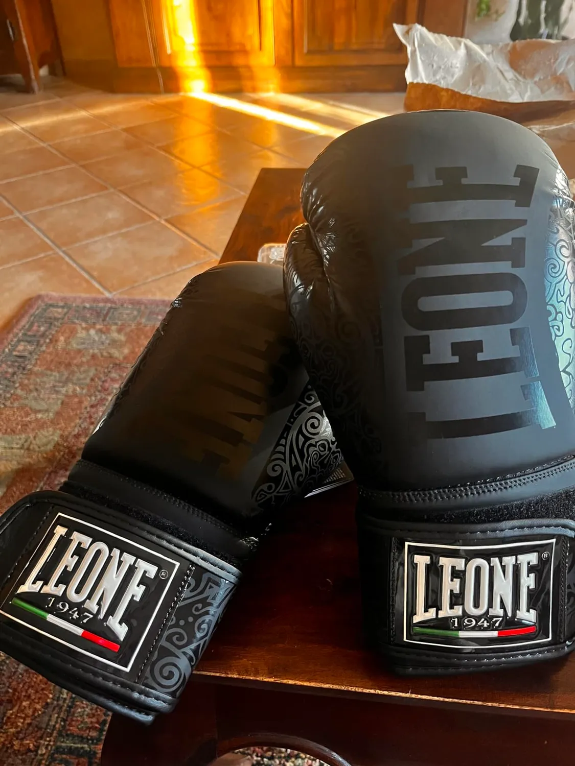 Leone1947 Maori guantoni da boxe rosa velcro