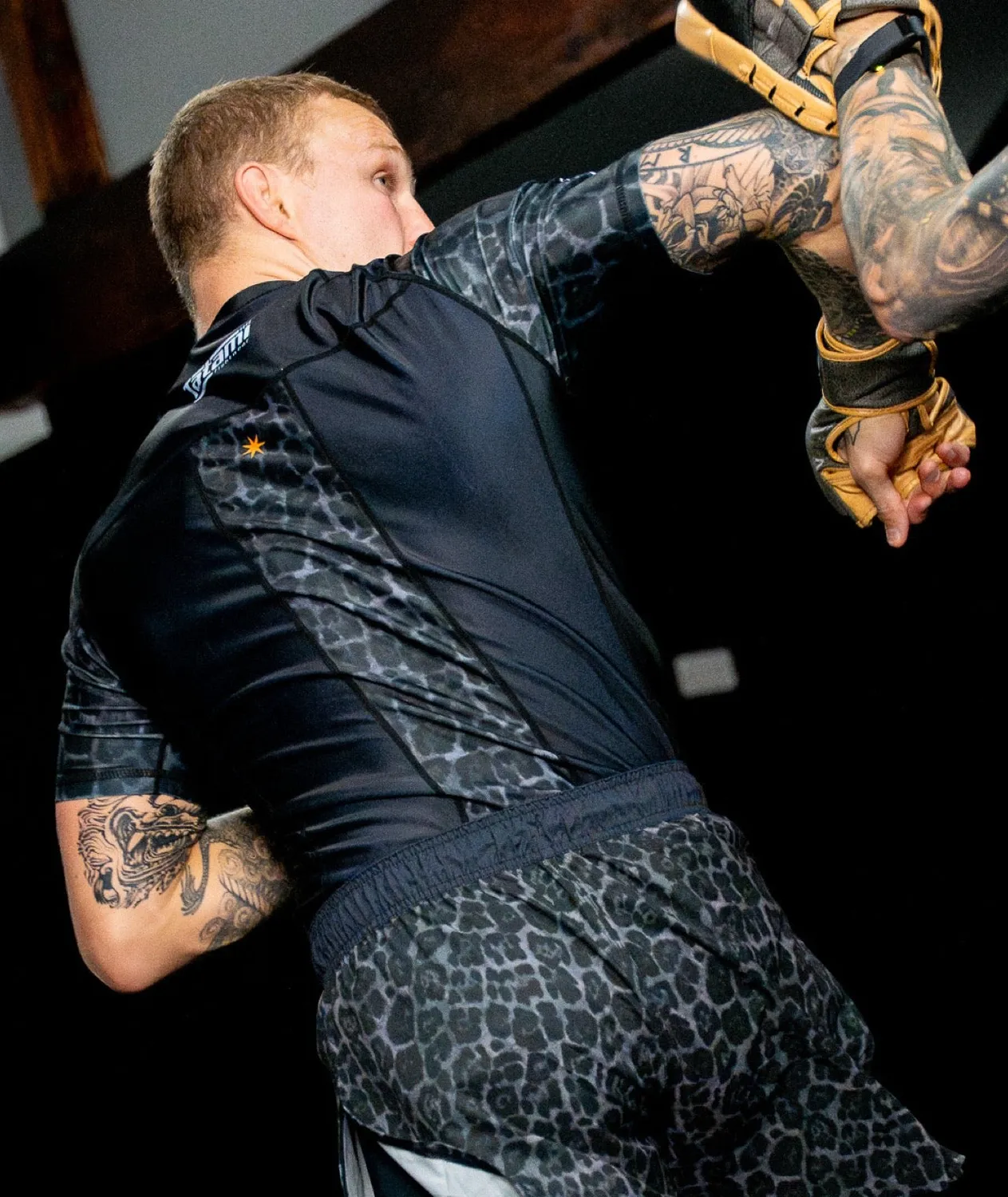 Tatami Rash Guard maniche corte nera leopard elasticizzata
