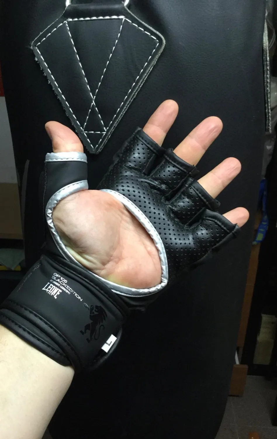 Leone 1947 Black Edition guanti mma M velcro