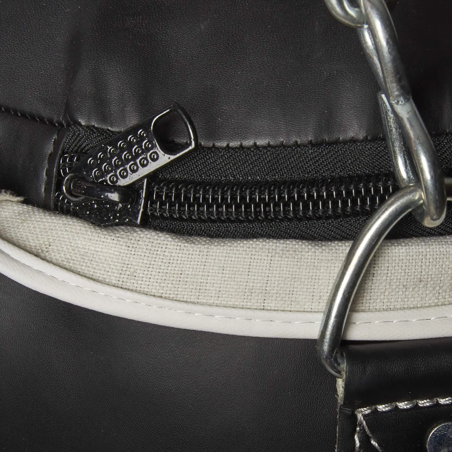 Leone1947 Basic Sacco Boxe 55 kg Nero antishock