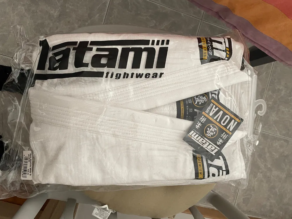 Tatami Nova Absolute kimono BJJ bianco leggero con cintura