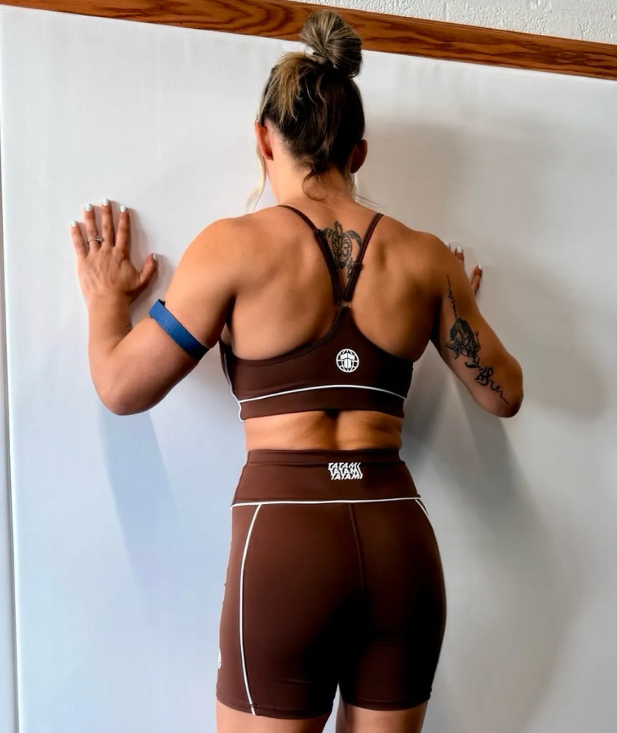 Tatami Contour reggiseno sportivo donna marrone spalline regolabili